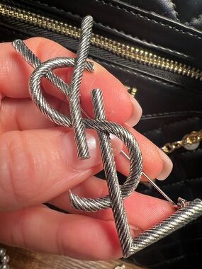 Twisted Rope Knot Pin Brooch in Silver-Tone